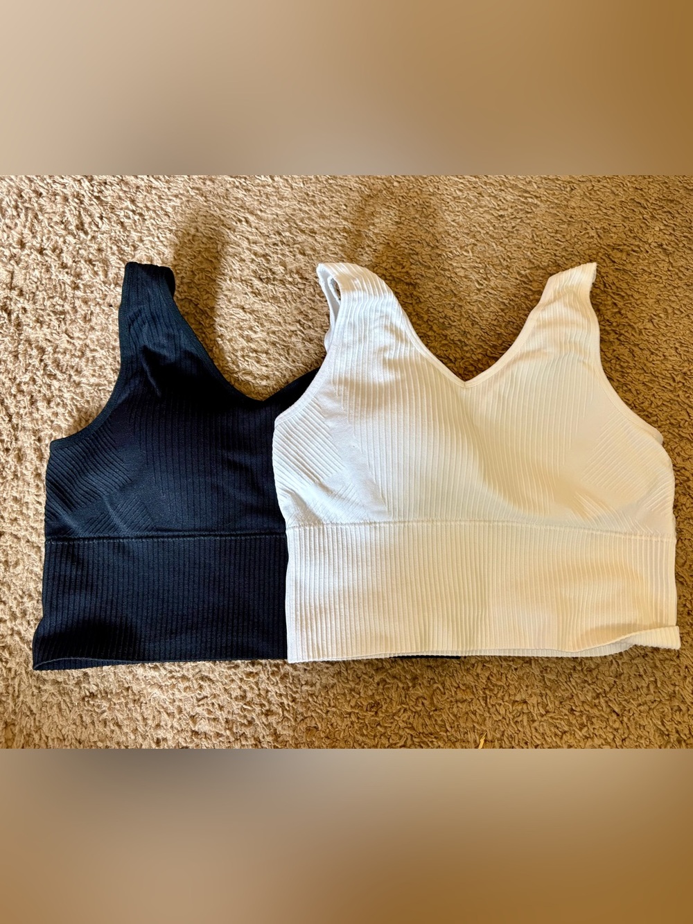 Ribbed V-Neck ProFit Seamless Sports Bras - Black & White Size Medium